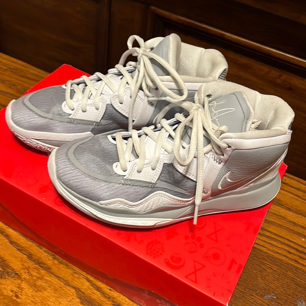 Kyrie infinity team color basketball shoes size men’s 4.6 women’s 6